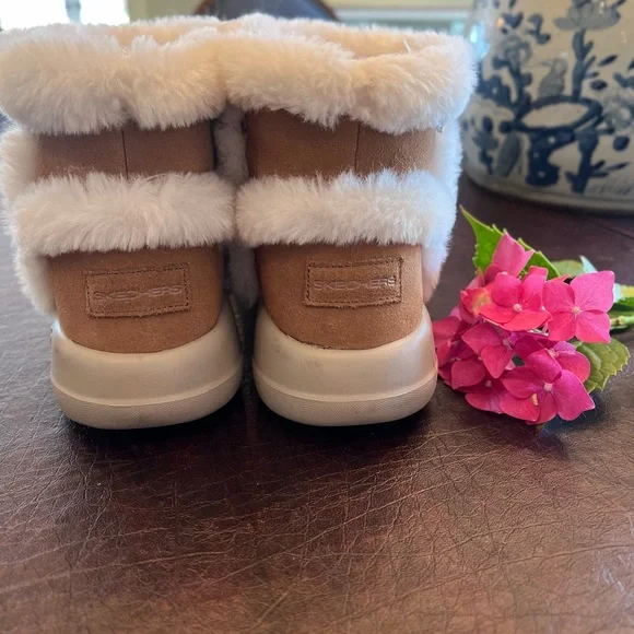 Skechers Tan and White Winter Boots with Fleece Accents - Picture 2 of 11